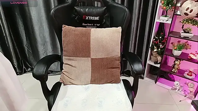 Yuki-yio online show from 02-11-26, 01:21