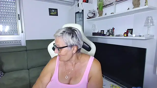 Snapshot of Selenna57 chatting on 06-17-26, 11:45 Selenna57 online show from 06-17-26, 11:45