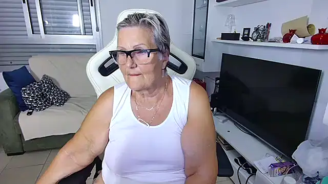 Snapshot of Selenna57 chatting on 06-25-26, 05:17 Selenna57 online show from 06-25-26, 05:17