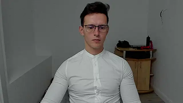 Snapshot of sexxymuscles4u chatting on 12-12-24, 06:36 sexxymuscles4u online show from 12-12-24, 06:36