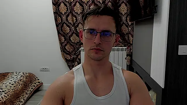 Snapshot of sexxymuscles4u chatting on 02-14-25, 03:05 sexxymuscles4u online show from 02-14-25, 03:05