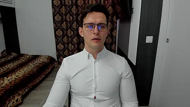 Snapshot of sexxymuscles4u chatting on 03-10-25, 02:26 sexxymuscles4u online show from 03-10-25, 02:26