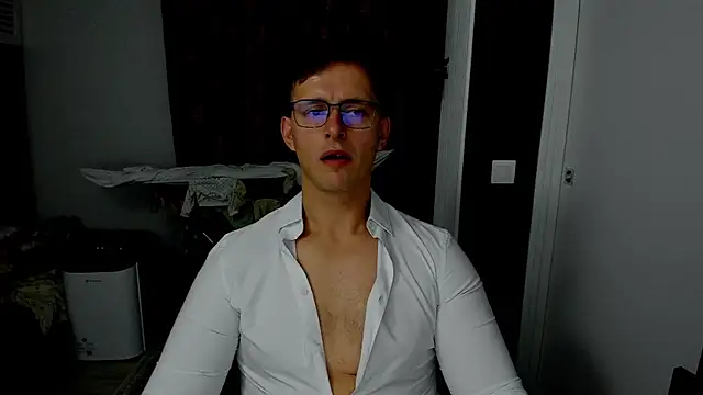 Snapshot of sexxymuscles4u chatting on 11-06-25, 02:40 sexxymuscles4u online show from 11-06-25, 02:40