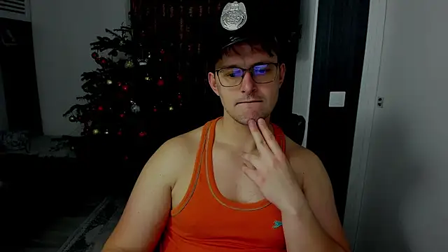 Snapshot of sexxymuscles4u chatting on 01-08-26, 01:35 sexxymuscles4u online show from 01-08-26, 01:35