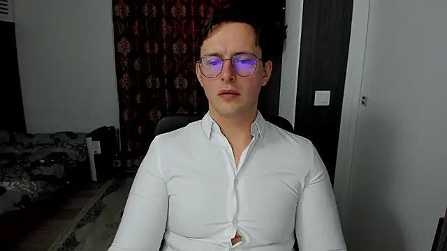 Snapshot of sexxymuscles4u chatting on 01-19-26, 12:42 sexxymuscles4u online show from 01-19-26, 12:42