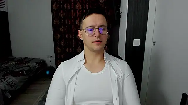 Snapshot of sexxymuscles4u chatting on 02-09-26, 07:45 sexxymuscles4u online show from 02-09-26, 07:45