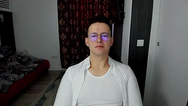 Snapshot of sexxymuscles4u chatting on 02-16-26, 08:32 sexxymuscles4u online show from 02-16-26, 08:32