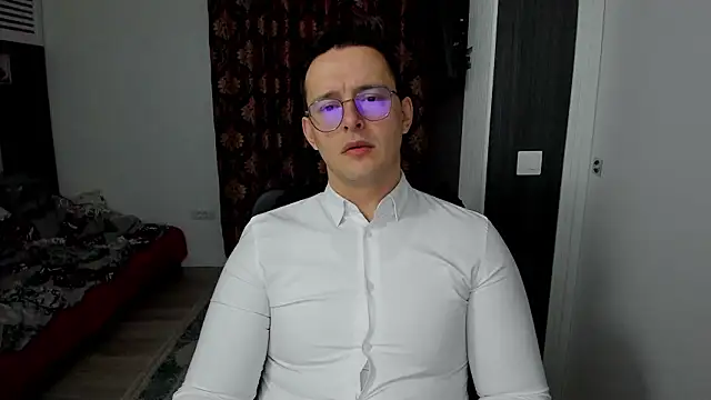 Snapshot of sexxymuscles4u chatting on 02-17-26, 12:34 sexxymuscles4u online show from 02-17-26, 12:34