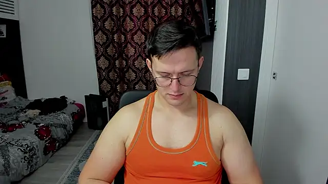 Snapshot of sexxymuscles4u chatting on 02-27-26, 08:36 sexxymuscles4u online show from 02-27-26, 08:36