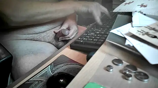 Snapshot of dirtyharry2022 chatting on 01-01-25, 12:44 dirtyharry2022 online show from 01-01-25, 12:44