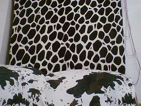 Snapshot of CathySuns chatting on 10-25-25, 06:57 CathySuns online show from 10-25-25, 06:57