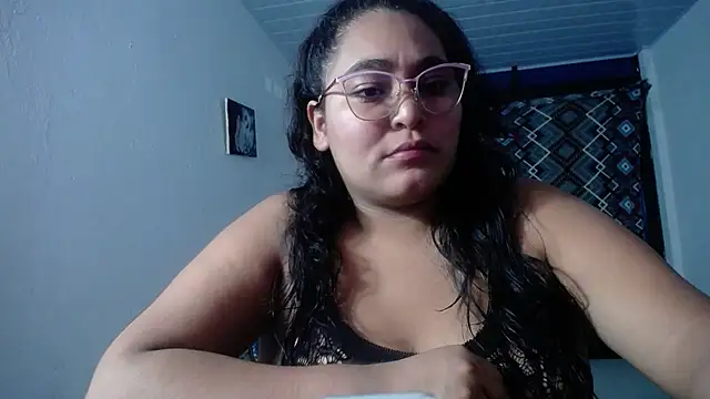 Snapshot of sirena_15 chatting on 09-25-25, 05:44 sirena 15 online show from 09-25-25, 05:44