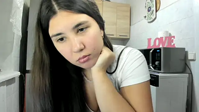 Snapshot of MiaMarrone chatting on 11-26-25, 04:19 MiaMarrone online show from 11-26-25, 04:19