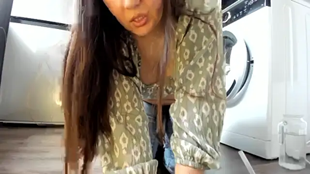 Snapshot of MiaMarrone chatting on 06-03-26, 02:33 MiaMarrone online show from 06-03-26, 02:33