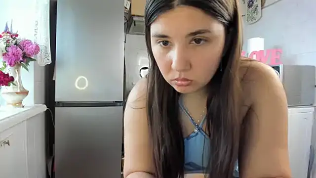 Snapshot of MiaMarrone chatting on 06-16-26, 03:47 MiaMarrone online show from 06-16-26, 03:47