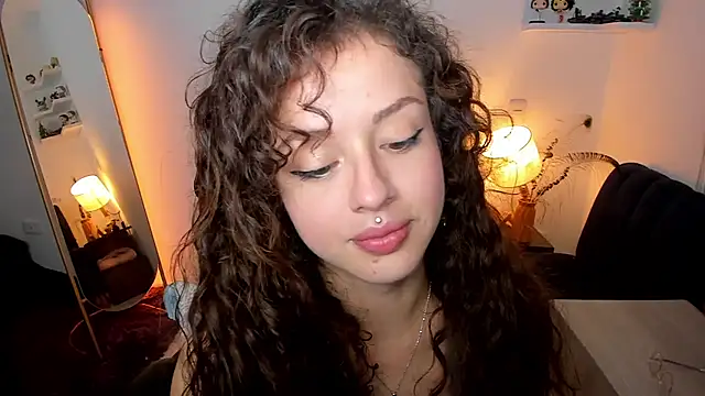 Snapshot of Cassandra_Caiin chatting on 04-21-26, 04:30 Cassandra Caiin online show from 04-21-26, 04:30