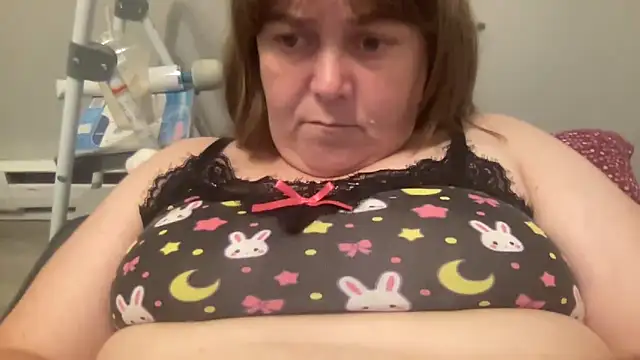 Snapshot of ParisNova chatting on 10-19-25, 08:09 ParisNova online show from 10-19-25, 08:09