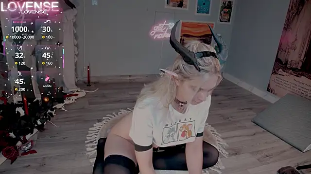 Snapshot of Careful_i_bite chatting on 10-27-25, 05:55 Careful i bite online show from 10-27-25, 05:55