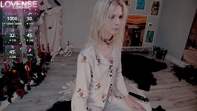 Snapshot of Careful_i_bite chatting on 11-01-25, 06:15 Careful i bite online show from 11-01-25, 06:15