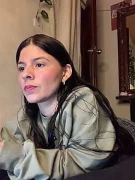 Estefani 32 online show from 04-17-26, 05:27