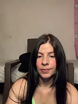 Snapshot of Estefani_32 chatting on 06-20-26, 06:54 Estefani 32 online show from 06-20-26, 06:54