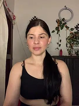 Snapshot of Estefani_32 chatting on 07-02-26, 03:23 Estefani 32 online show from 07-02-26, 03:23