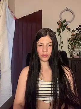 Snapshot of Estefani_32 chatting on 07-02-26, 04:35 Estefani 32 online show from 07-02-26, 04:35