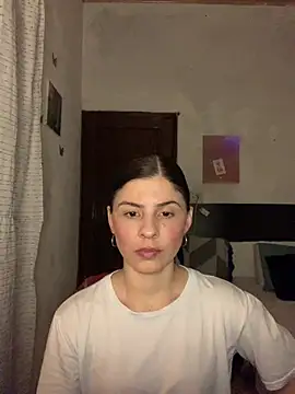 Snapshot of Estefani_32 chatting on 07-17-26, 03:02 Estefani 32 online show from 07-17-26, 03:02