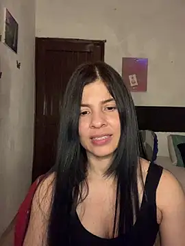 Snapshot of Estefani_32 chatting on 07-18-26, 04:49 Estefani 32 online show from 07-18-26, 04:49