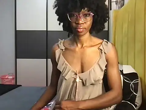 Snapshot of choco_petite chatting on 03-02-25, 03:56 choco petite online show from 03-02-25, 03:56