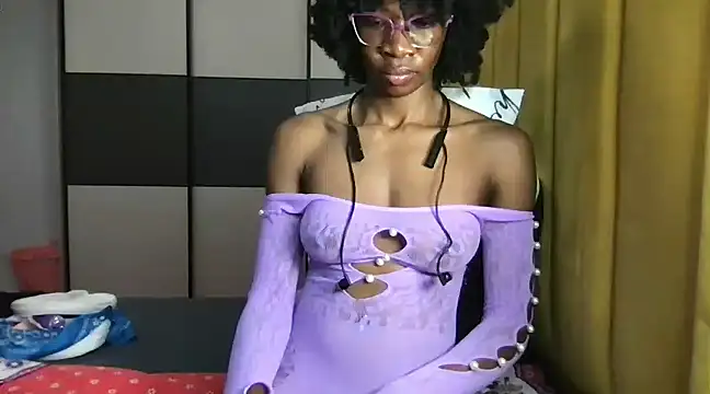 Snapshot of choco_petite chatting on 03-04-25, 03:44 choco petite online show from 03-04-25, 03:44