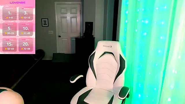 britteebee online show from 10-26-25, 08:42