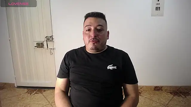 Snapshot of antonycruz chatting on 06-10-26, 01:28 antonycruz online show from 06-10-26, 01:28