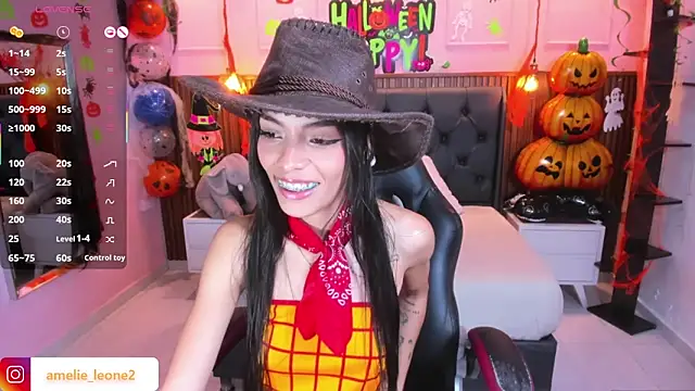 Snapshot of AMELIELEONE chatting on 10-31-25, 01:01 AMELIELEONE online show from 10-31-25, 01:01