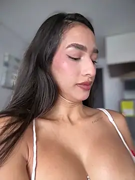 DulceLenns online show from 04-18-26, 06:34