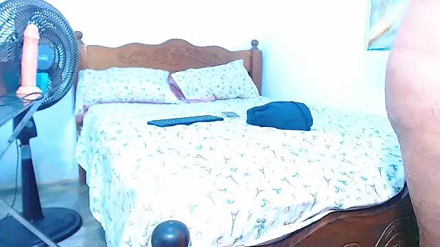 Snapshot of cositarrica_xxx chatting on 12-16-25, 01:27 cositarrica xxx online show from 12-16-25, 01:27