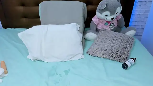 olivia love  online show from 02-11-25, 12:28