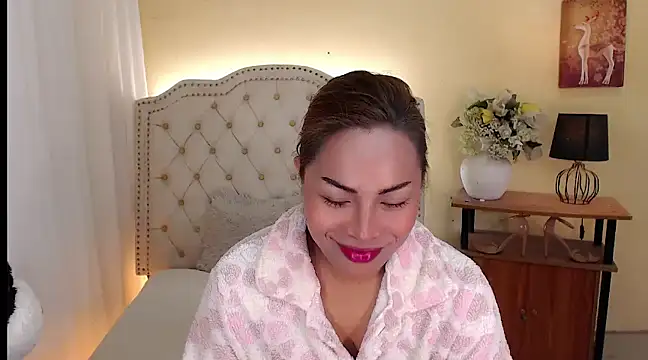 Snapshot of DreamLADYBOY chatting on 01-07-25, 12:13 DreamLADYBOY online show from 01-07-25, 12:13