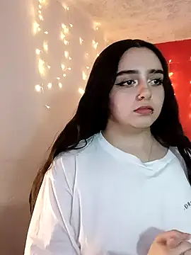 Snapshot of IvonneT chatting on 02-05-25, 03:45 IvonneT online show from 02-05-25, 03:45