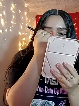 Snapshot of IvonneT chatting on 02-07-25, 11:34 IvonneT online show from 02-07-25, 11:34