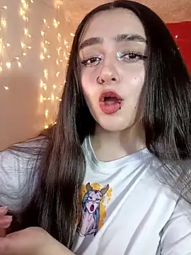 Snapshot of IvonneT chatting on 03-09-25, 10:41 IvonneT online show from 03-09-25, 10:41