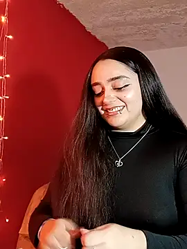 Snapshot of IvonneT chatting on 09-28-25, 11:43 IvonneT online show from 09-28-25, 11:43