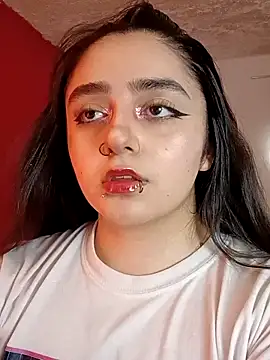 Snapshot of IvonneT chatting on 10-05-25, 08:29 IvonneT online show from 10-05-25, 08:29