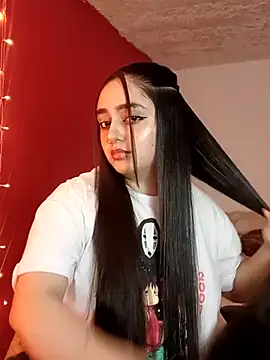 Snapshot of IvonneT chatting on 10-19-25, 01:06 IvonneT online show from 10-19-25, 01:06