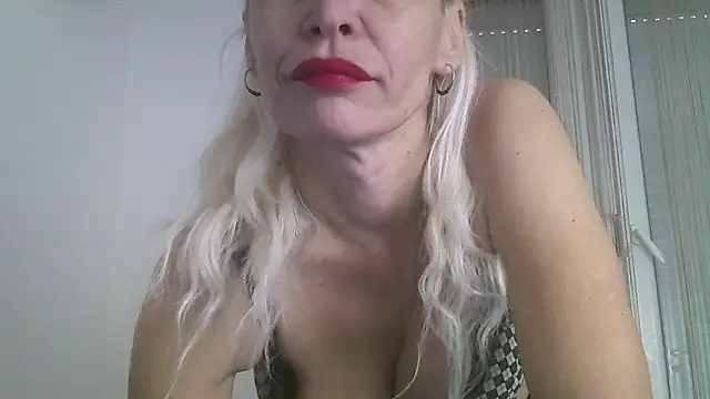 Snapshot of EvaaMina chatting on 01-05-25, 08:32 EvaaMina online show from 01-05-25, 08:32