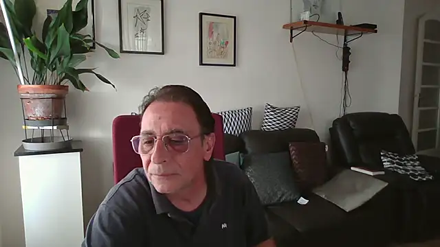 Snapshot of HETEREOMAN chatting on 10-19-25, 04:07 HETEREOMAN online show from 10-19-25, 04:07