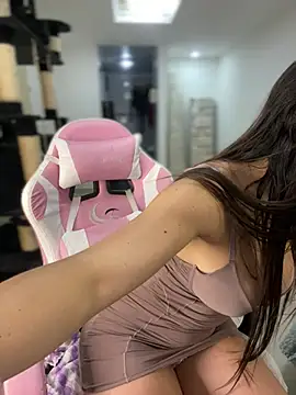 Snapshot of MiaJones21 chatting on 02-05-25, 03:34 MiaJones21 online show from 02-05-25, 03:34