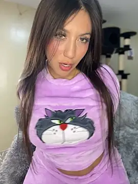 Snapshot of MiaJones21 chatting on 10-24-25, 12:19 MiaJones21 online show from 10-24-25, 12:19