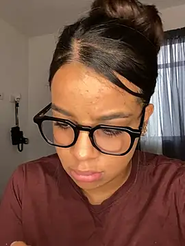 trianawhite online show from 12-10-24, 03:12