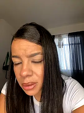 trianawhite online show from 11-22-25, 05:23